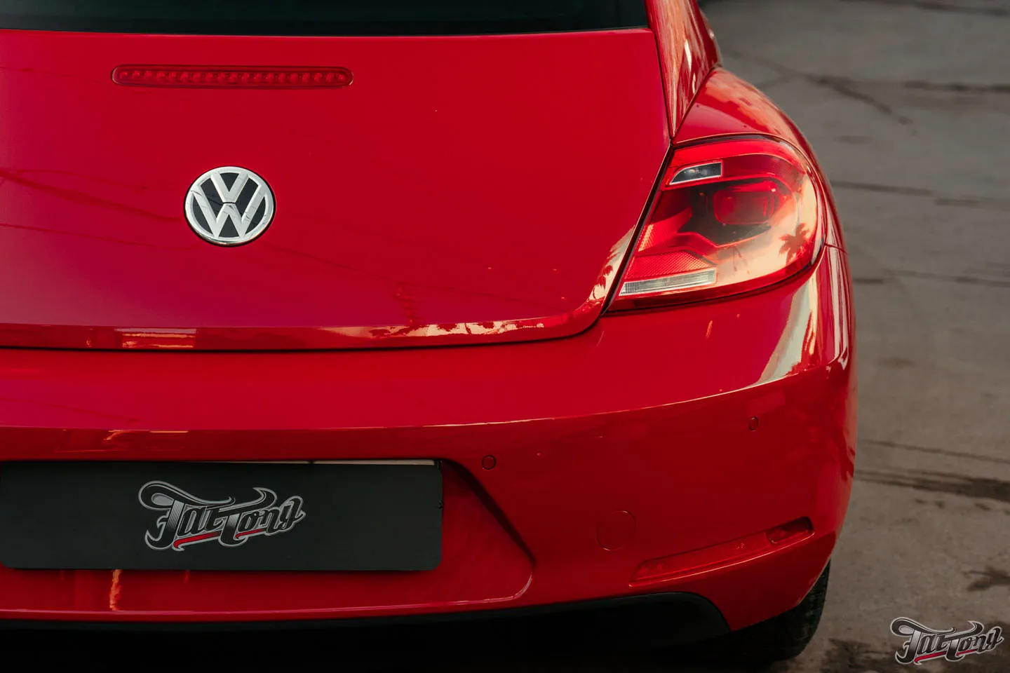 Кузовной ремонт Volkswagen Beetle. Как происходит подбор красного цвета?